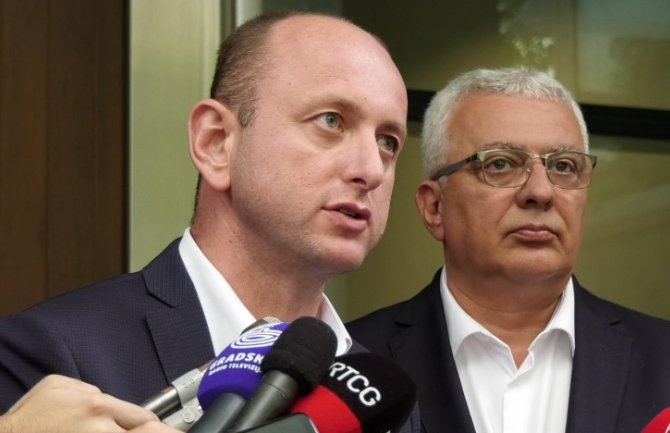 Mandić i Knežević tvrdoglavi, Amerikanci još više, ceh plaća evropska Crna Gora