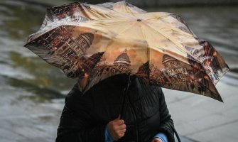 Oblačno i kišovito, na primorju povremeno pljuskovi sa grmljavinom