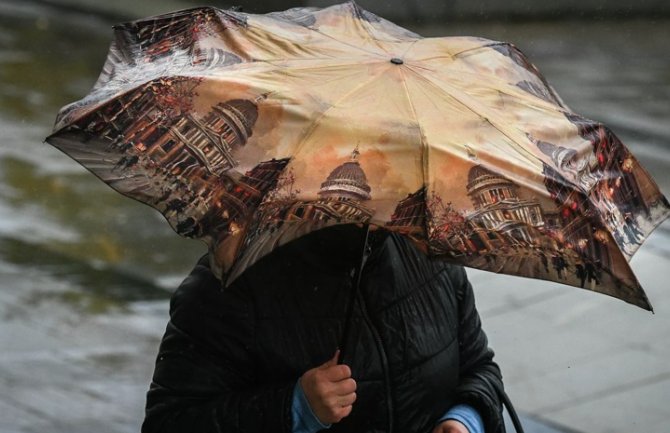 Oblačno i kišovito, na primorju povremeno pljuskovi sa grmljavinom