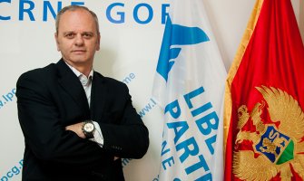 Šainović: DF sa vrha vlasti nastavlja da uvlači Crnu Goru u blato u kojem se oni njkomotnije osjećaju, i nijesu za bolje od Hepija