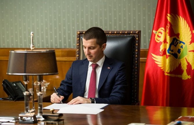 Bečić: Osuđujemo ranjavanje djece na Kosovu, da se djelovanjem institucija vrati pravo na dostojan život 