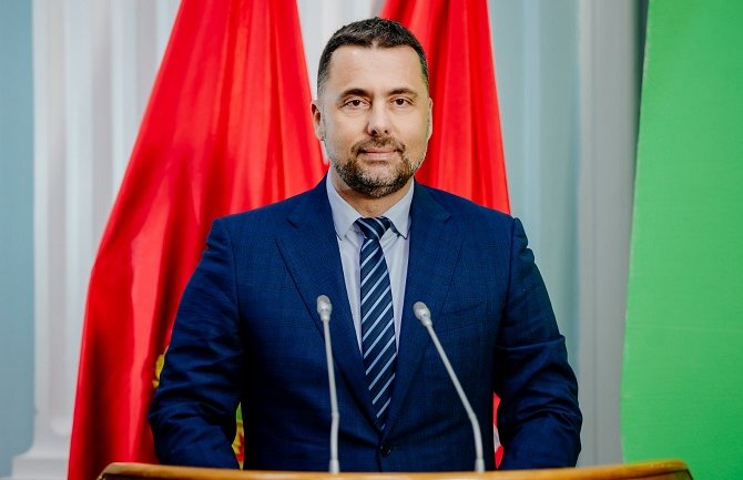 Đurović: Odlazeća Vlada da ukine PDV na osnovne životne namirnice, Demokrate i DF da odblokiraju Skupštinu i smanje cijene goriva