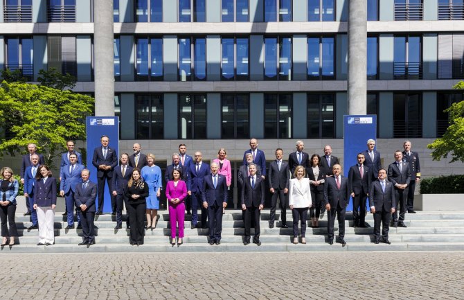 Ministri NATO-a jedinstveni u osudi ruske invazije, pozvali na prekid vatre