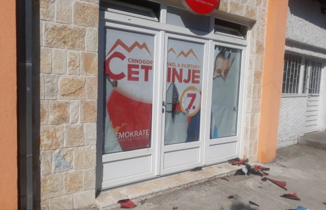 Novi napad na cetinjske Demokrate: Neće nas pokolebati ni zastrašiti Vučićeva omladina