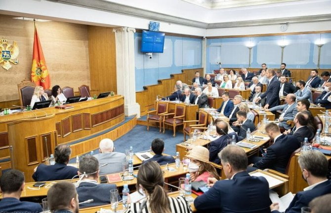 Bivšim funkcionerima isplaćeno više od šest miliona