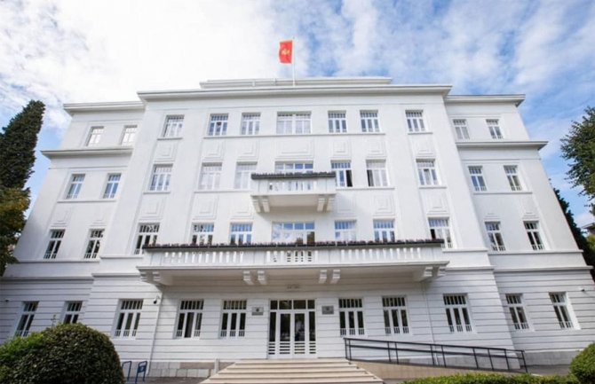 Prihvaćena inicijativa SD-a: Rješavanje problema prevoza učenika i obezbjeđivanje besplatne užine za djecu iz socijalno ranjivih kategorija