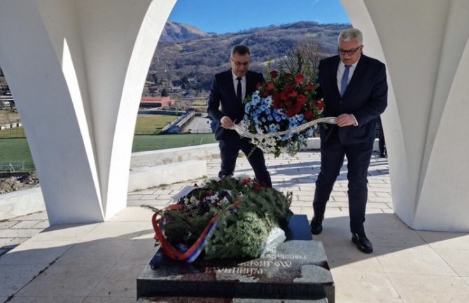 Mandić i Đukanović položili vijence na spomenik junacima Mojkovačke bitke