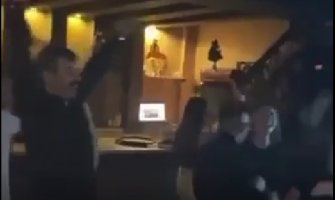 Profesor koji u Tuzima pjeva “Veseli se srpski rode” na meti kritika: Veselim se i pjevam i crnogorske i bošnjačke, albanske, srpske...