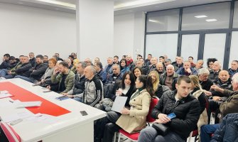 Na opštinskom odboru Glavnog grada Aleksa Bečić je dobio jednoglasnu podršku da bude kandidat Demokrata na predstojećim predsjedničkim izborima