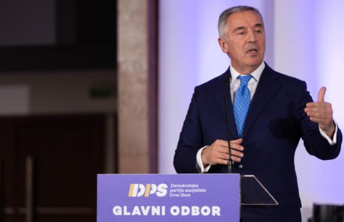 Đukanović kandidat DPS-a za predsjednika: Ima najviše šansi za pobjedu
