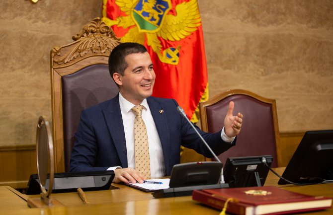 Čestitka Alekse Bečića povodom nastupajućeg mjeseca Ramazana