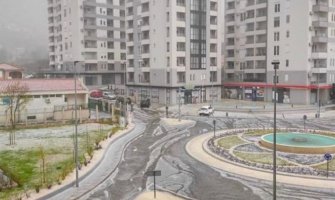 Nevrijeme praćeno gradom na primorju, pojedina naselja u Budvi bila bez struje