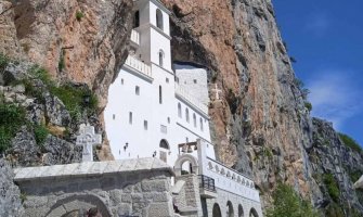Hodočasnici iz Banjaluke stigli do manastira Ostrog: Prešli 420 kilometara