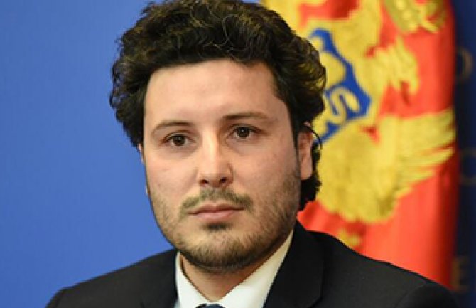 Abazović: Od maja do juna od trajekta prihodovana 651.000 eura