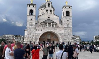 Ispred Hrama u Podgorici skup podrške srpskom narodu na Kosovu