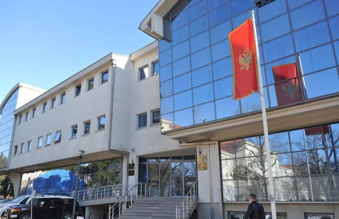 MP: Komisija da ponovo vrednuje testove maturanata koji nijesu položili eksternu provjeru iz maternjeg jezika