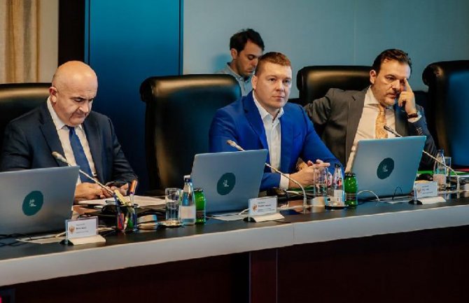 Adžić: Uhapšena tri pripadnika OKG, planirali ubistvo dvije osobe