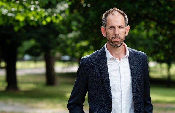 Kružni tok ispred škole ne rješava saobraćajne gužve u centru Danilovgrada