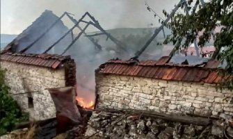 U požaru u nikšićkom selu uništena štala, stadalo pet koza, sijeno, dio poljoprivredne mehanizacije...