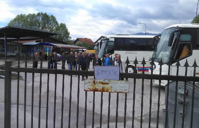 Bivši radnici prijete blokadom ako se autobusi ne vrate