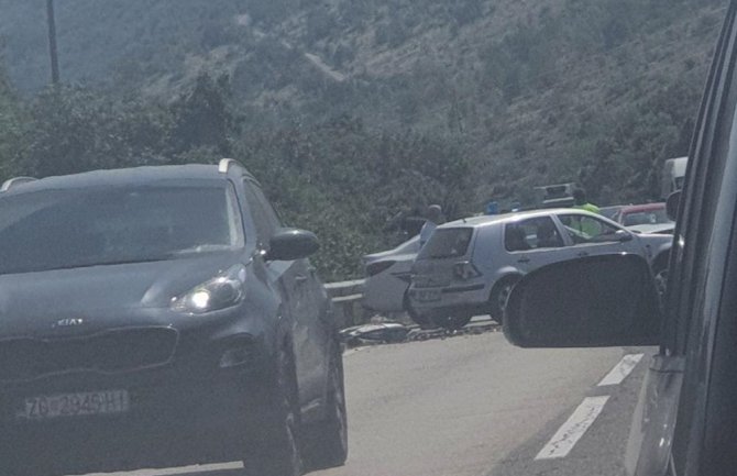 Udes na putu Podgorica-Nikšić, pričinjena materijalna šteta