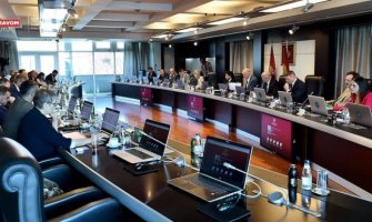 Abazović uvodi rubriku čitanje štampe, Šćekić krivi medije za sliku o zdravstvu