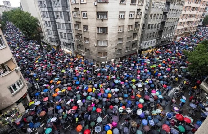 Proevropska opozicija predala zahtjev Vučiću za održavanje izbora