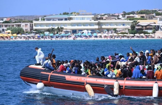 Tijelo novorođenčeta pronađeno u čamcu za migrante na putu za Italiju