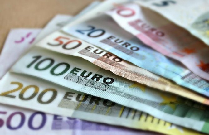 Naknade po prestanku funkcije zatražilo pet bivših minista