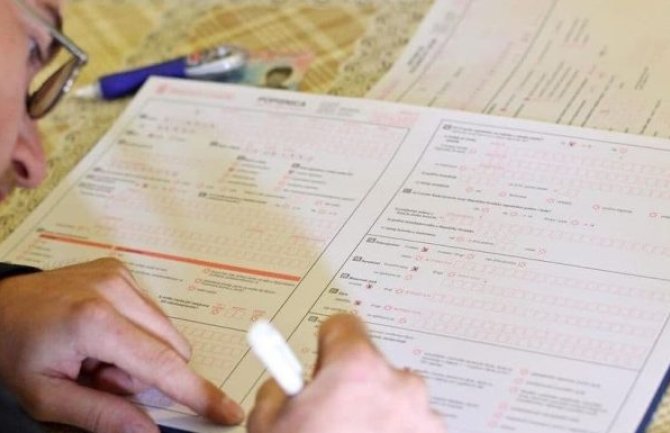 Knežević tvrdi da će popis početi 30. novembra, a Radulović smatra da bi Vlada trebalo da donese novu uredbu o datumu početka popisa