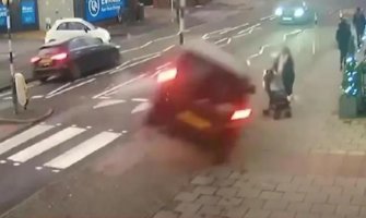  Stravičan snimak iz Engleske: Majka čudom spasila dvogodišnju kćerkicu od smrti