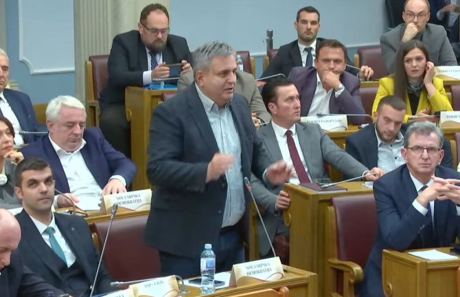 RADUNOVIĆ PRED ZAKONODAVNIM ODBOROM BRANIO DOPUNE ZAKONA O USTAVNOM SUDU