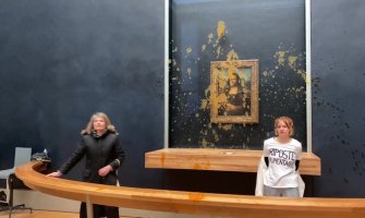 Mona Liza: Demonstranti bacili supu na sliku Leonarda da Vinčija