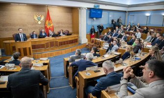 Više od 2.000 eura u januaru primilo 17 poslanika