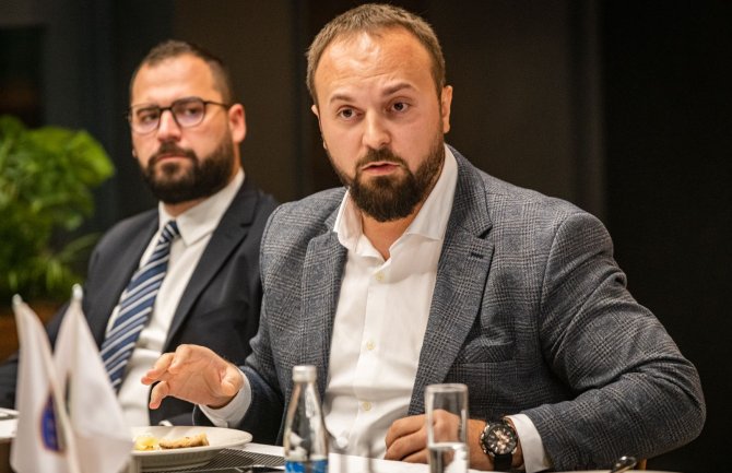 Šahman: Ibrahimović privatizovao stranku, neistomišljenike udaljava sa sjednica organa partije i uskraćuje mogućnost slobode govora
