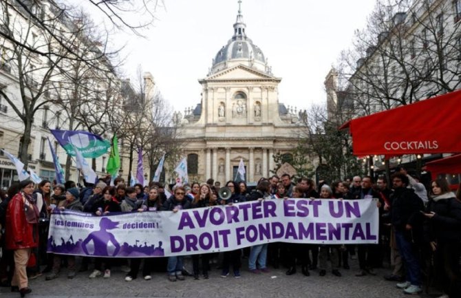 Francuska danas postaje prva zemlja koja u svoj Ustav uvela pravo na abortus
