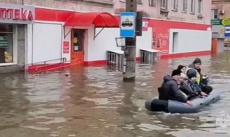 Raste nivo vode na Uralu. Hiljade evakuisanih, veliki grad pod vodom