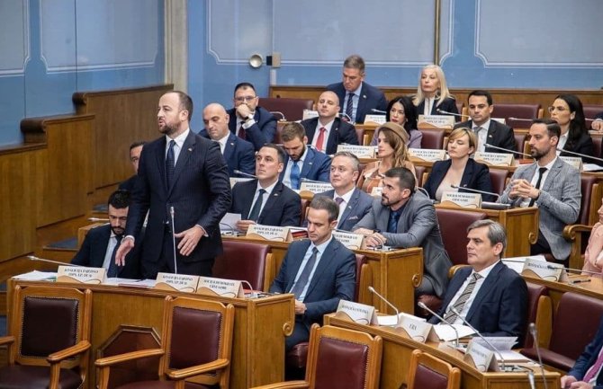 Poslanički klub DPS-a: Ono što je propustio PES u parlamentu da uradi PES u Vladi