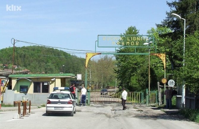Rudara u Mramoru zatrpala zemlja, spasioci ga pokušavaju izvući