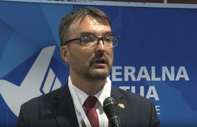 Belan Spajiću: Mogli ste ukazati Vučeviću da Crnu Goru niko nije predao, time bi pokazali zericu hrabrosti