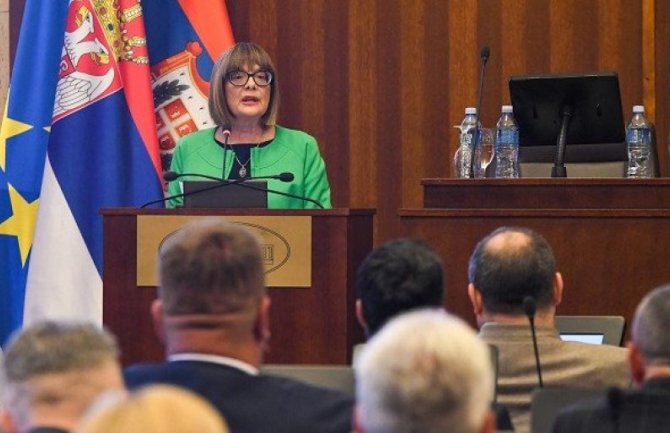 U MAJINOM KABINETU 12 SEKRETARA: Izabrana nova Pokrajinska vlada 