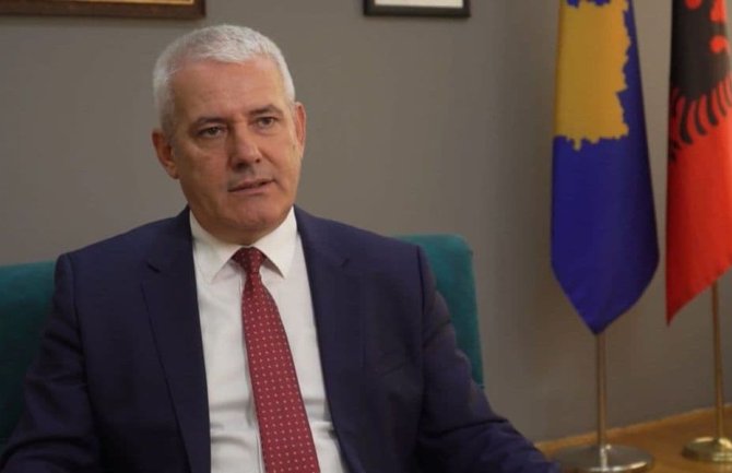 Svečlja: Vučića ćemo odmah uhapsiti ako dođe na Kosovo bez zahtjeva